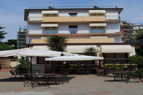 Hotel Giardino - Residenza Servita per Anziani