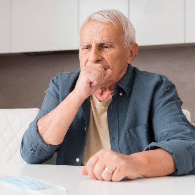 Perch&eacute; alcune persone anziane fanno fatica a deglutire?